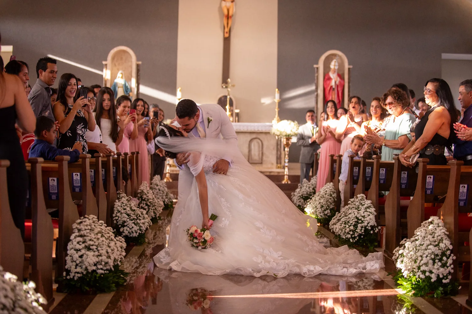 Entrada da noiva na igreja